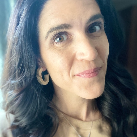 Meet your Posher, Carolyn - Picture 1 of 1